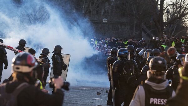 Les Gilets jaunes se mobilisent à Paris pour leur acte 17, le 9 mars (image d'illustration) - Sputnik Afrique