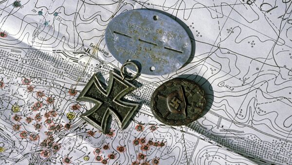 Nazi medals laid over map. - Sputnik Afrique