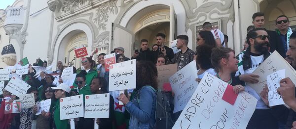 À Tunis, des Algériens manifestent contre un 5ème mandat d’Abdelaziz Bouteflika - Sputnik Afrique