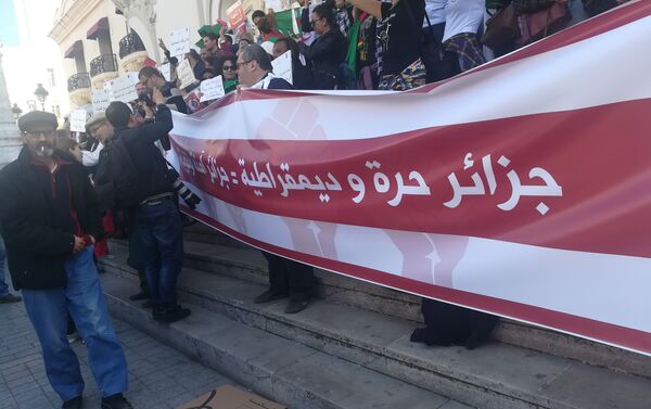 À Tunis, des Algériens manifestent contre un 5ème mandat d’Abdelaziz Bouteflika - Sputnik Afrique