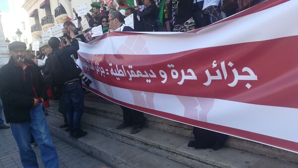 À Tunis, des Algériens manifestent contre un 5ème mandat d’Abdelaziz Bouteflika - Sputnik Afrique