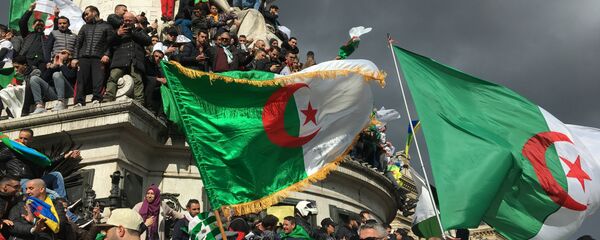 Troisième manifestation de la communauté algérienne à Paris contre un 5e mandat de Bouteflika, le 10 mars 2019 - Sputnik Afrique