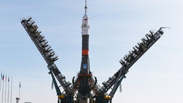 Le lanceur Soyouz-FG installé sur un pas de tir du cosmodrome de Baïkonour - Sputnik Afrique