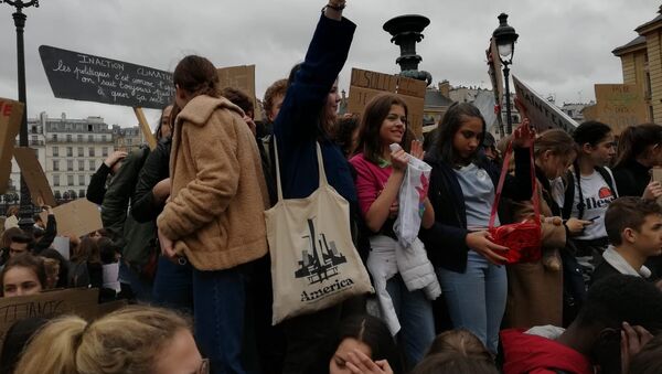 Des étudiants manifestent à Paris contre le dérèglement climatique, 15 mars 2019 - Sputnik Afrique