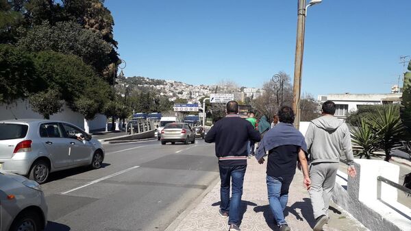 Des manifestants sur le chemin du retour Des manifestants sur le chemin du retour - Sputnik Afrique