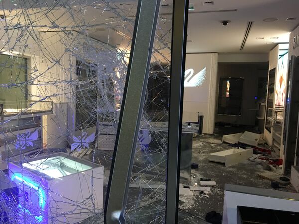 Les dégâts sur les Champs-Élysées après l’acte 18 - Sputnik Afrique