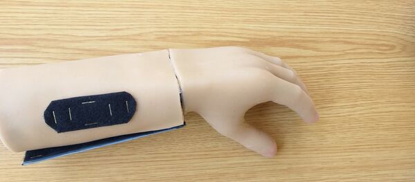 Un étudiant syrien a inventé une main électronique fonctionnelle et bon marché Un étudiant syrien a inventé une main électronique fonctionnelle et bon marché - Sputnik Afrique