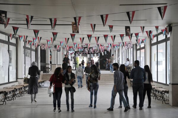 Des étudiants à l'université Tichrine, Lattaquié Des étudiants à l'université Tichrine, Lattaquié - Sputnik Afrique