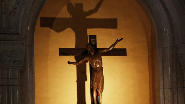 Un crucifix (Basilique de Lisieux, France)a - Sputnik Afrique