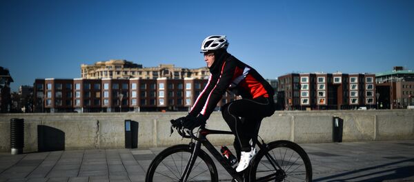 Un homme à vélo Un homme à vélo - Sputnik Afrique