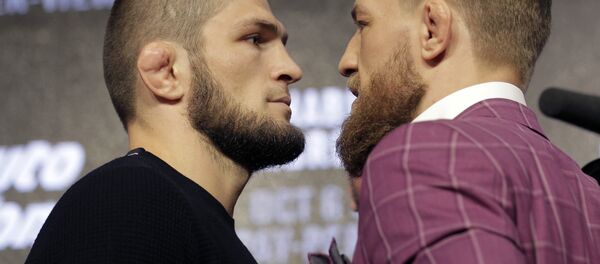Khabib Nurmagomedov (à gauche) et Conor McGregor - Sputnik Afrique