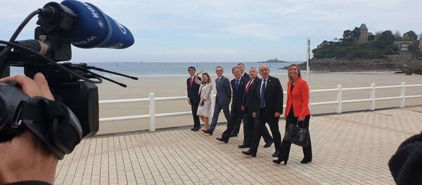 Les ministres des affaires étrangères du G7 marchent du même pas après leur dernière session de travail au Palais des arts de Dinard - Sputnik Afrique