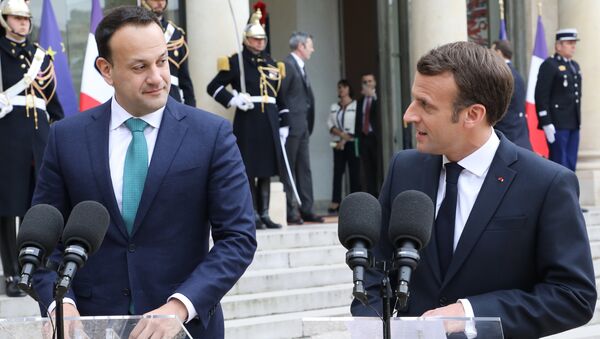 French President Emmanuel Macron (R) speaks during a jopint press conference with Irish Prime Minister Leo Varadkar (L), in the courtyard of the Elysee Palace, in Paris, on April 2, 2019 following their meeting. French President Emmanuel Macron warned, on April 2, 2019, the European Union could not be held hostage to the Brexit crisis and said that a lengthy extension of the deadline for Britain to leave the bloc was not a certainty. Speaking during a visit to Paris by Irish Prime Minister Leo Varadkar, the French leader said: Our priority must be the proper functioning of the European Union and the single market.  Ludovic MARIN / AFP - Sputnik Afrique
