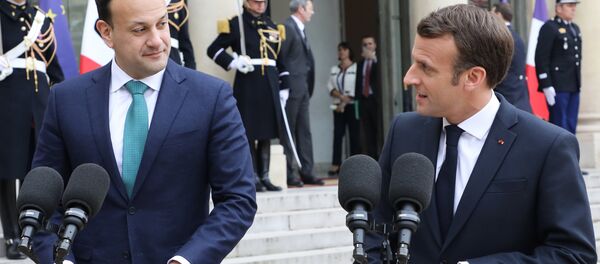 French President Emmanuel Macron (R) speaks during a jopint press conference with Irish Prime Minister Leo Varadkar (L), in the courtyard of the Elysee Palace, in Paris, on April 2, 2019 following their meeting. French President Emmanuel Macron warned, on April 2, 2019, the European Union could not be held hostage to the Brexit crisis and said that a lengthy extension of the deadline for Britain to leave the bloc was not a certainty. Speaking during a visit to Paris by Irish Prime Minister Leo Varadkar, the French leader said: Our priority must be the proper functioning of the European Union and the single market.  Ludovic MARIN / AFP - Sputnik Afrique
