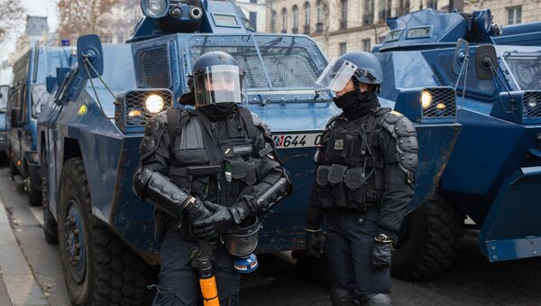 La police française lors d'une manifestation des Gilets jaunes à Paris (archive photo) - Sputnik Afrique