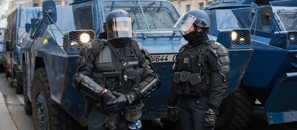 La police française lors d'une manifestation des Gilets jaunes à Paris (archive photo) - Sputnik Afrique