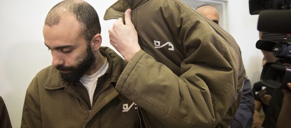 Romain Franck (se cachant, à droite) en mars 2018 - Sputnik Afrique