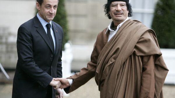 Nicolas Sarkozy et Mouammar Kadhafi en 2007 - Sputnik Afrique