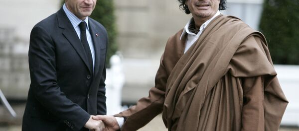 Nicolas Sarkozy et Mouammar Kadhafi  - Sputnik Afrique