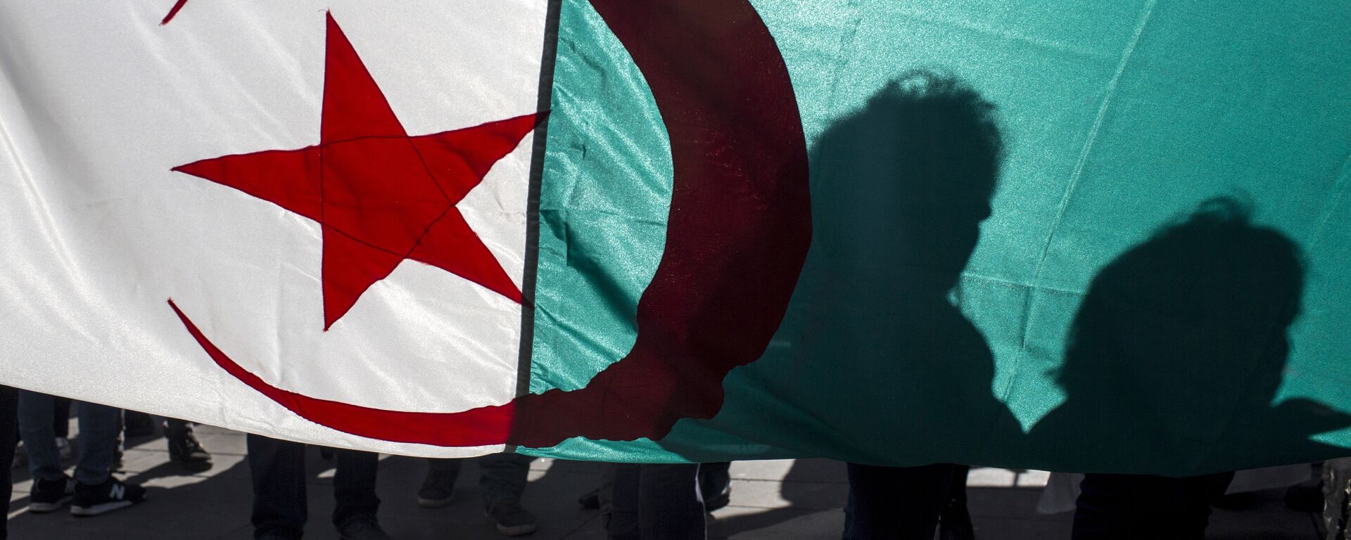 un drapeau algérien - Sputnik Afrique, 1920, 09.04.2021