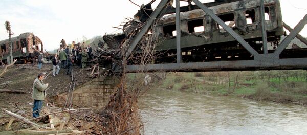 Comment les avions de l'Otan ont «par accident» détruit un train de passagers en Yougoslavie - Sputnik Afrique