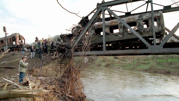 Comment les avions de l'Otan ont «par accident» détruit un train de passagers en Yougoslavie - Sputnik Afrique