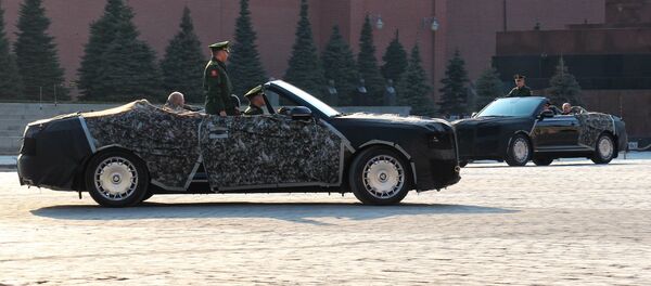 Кабриолеты Aurus проехали по Красной площади - Sputnik Afrique