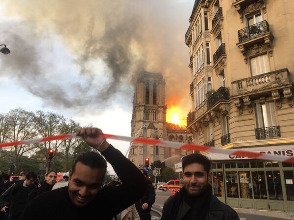 Une photo de Sputnik prise à Notre-Dame cause une avalanche internationale de fake news Une photo de Sputnik prise à Notre-Dame cause une avalanche internationale de fake news - Sputnik Afrique