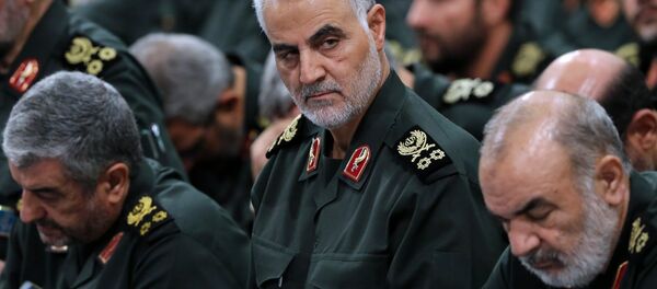 A handout picture released on September 18, 2016 by the official website of the Centre for Preserving and Publishing the Works of Iran's supreme leader Ayatollah Ali Khamenei shows the Quds Force commander Major General, Qassem Suleimani (C), attending a meeting of Revolutionary Guard's commanders in Tehran A handout picture released on September 18, 2016 by the official website of the Centre for Preserving and Publishing the Works of Iran's supreme leader Ayatollah Ali Khamenei shows the Quds Force commander Major General, Qassem Suleimani (C), attending a meeting of Revolutionary Guard's commanders in Tehran - Sputnik Afrique