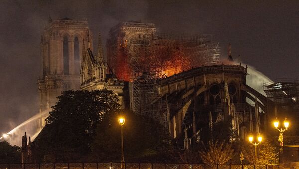 Пожар в соборе Парижской Богоматери - Sputnik Afrique