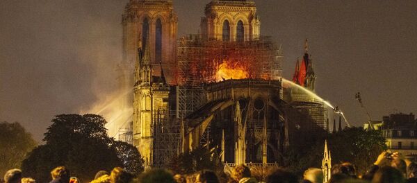Пожар в соборе Парижской Богоматери - Sputnik Afrique