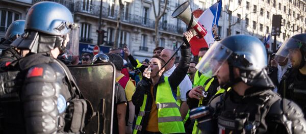 Gilets jaunes à Paris - Sputnik Afrique