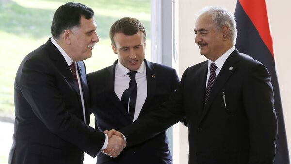 Fayez al-Sarraj, Emmanuel Macron et Khalifa Haftar - Sputnik Afrique