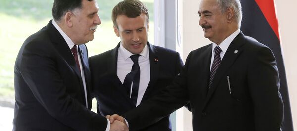 Fayez al-Sarraj, Emmanuel Macron et Khalifa Haftar - Sputnik Afrique