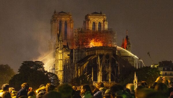 L'incendie de la cathédrale Notre-Dame de Paris, le 15 avril 2019 - Sputnik Afrique