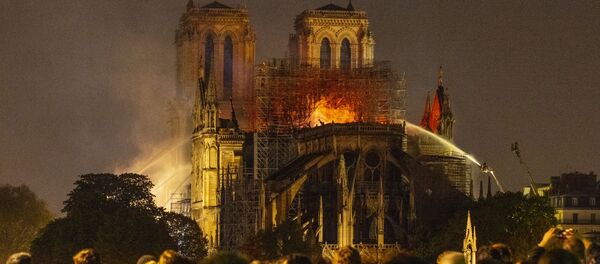 Последствия пожара в соборе Парижской Богоматери - Sputnik Afrique