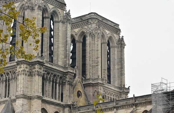 La cathédrale Notre-Dame de Paris après l'incendie La cathédrale Notre-Dame de Paris après l'incendie - Sputnik Afrique
