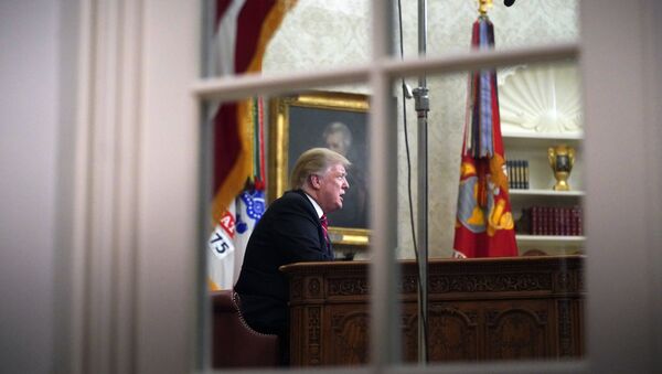 As seen from a window outside the Oval Office, President Donald Trump gives a prime-time address about border security Tuesday, Jan. 8, 2018, at the White House in Washington - Sputnik Afrique
