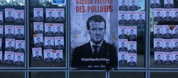 Un rassemblement contre les politiques du gouvernement en matière d’écologie, près de Total, le 19 avril 2019 - Sputnik Afrique