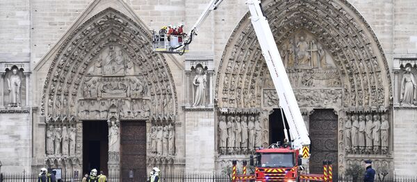 Последствия пожара в соборе Парижской Богоматери - Sputnik Afrique