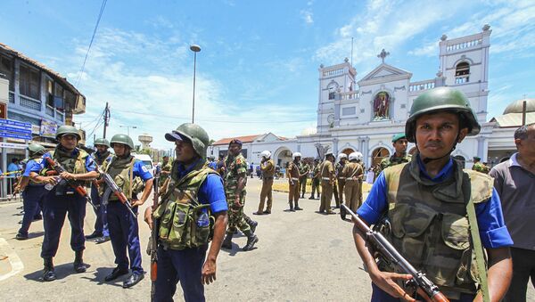 Sri Lankan Army soldiers secure the area around St. Anthony Shrine after a blast in Colombo, Sri Lanka, Sunday, April 21, 2019. - Sputnik Afrique