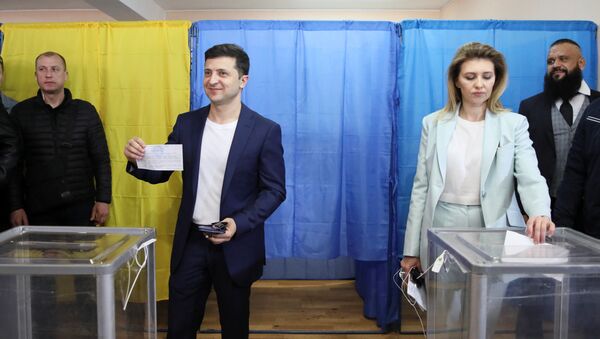 Volodímir Zelenski, candidato a la Presidencia de Ucrania, y su esposa Olena - Sputnik Afrique