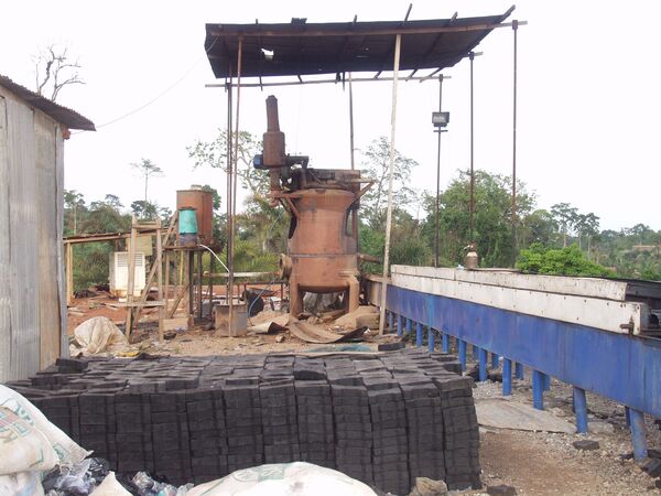Une vue du site de fabrication de pavés de la fondation Cœur d’Afrique à Olembé, Yaoundé. Une vue du site de fabrication de pavés de la fondation Cœur d’Afrique à Olembé, Yaoundé. - Sputnik Afrique