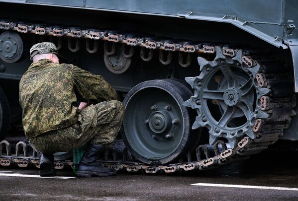 Préparation de l’équipement militaire pour le défilé de la Victoire à Moscou - Sputnik Afrique
