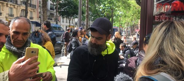 Jérôme Rodrigues aux abords de Radio France lors de l’acte 24 Jérôme Rodrigues aux abords de Radio France lors de l’acte 24 - Sputnik Afrique