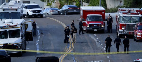 Police and fire personnel are seen at the scene of an active shooting with a suspect with a high powered rifle in the Bankers Hills section of San Diego, California, November 4, 2015. - Sputnik Afrique