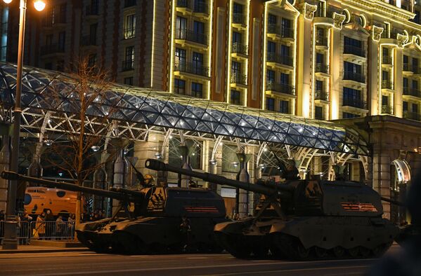 Le matériel militaire arrive à Moscou pour la répétition du défilé de la Victoire - Sputnik Afrique