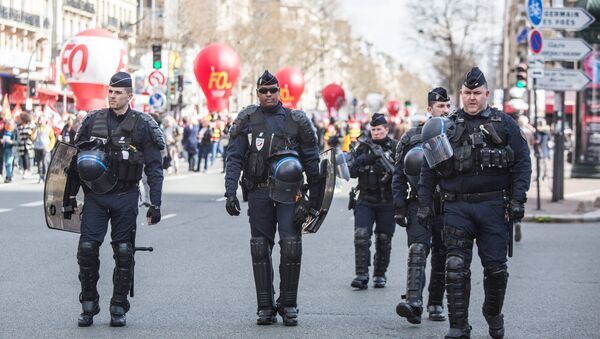 Des gendarmes dans les rues de Paris lors de la grève générale le 19 mars 2019 - Sputnik Afrique