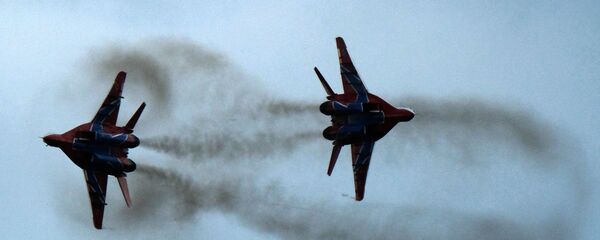 Les MiG-29 du groupe d'acrobatie aérienne Striji (archive photo) - Sputnik Afrique