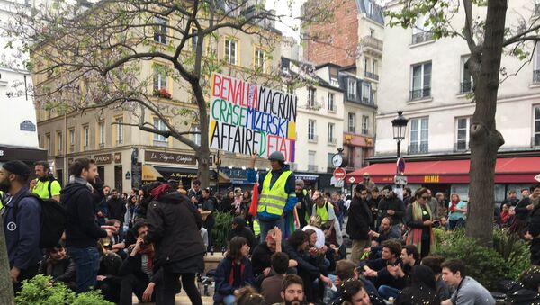 Manifestation à l’occasion du premier anniversaire de l’Affaire Benalla, place de la Contrescarpe à Paris - Sputnik Afrique